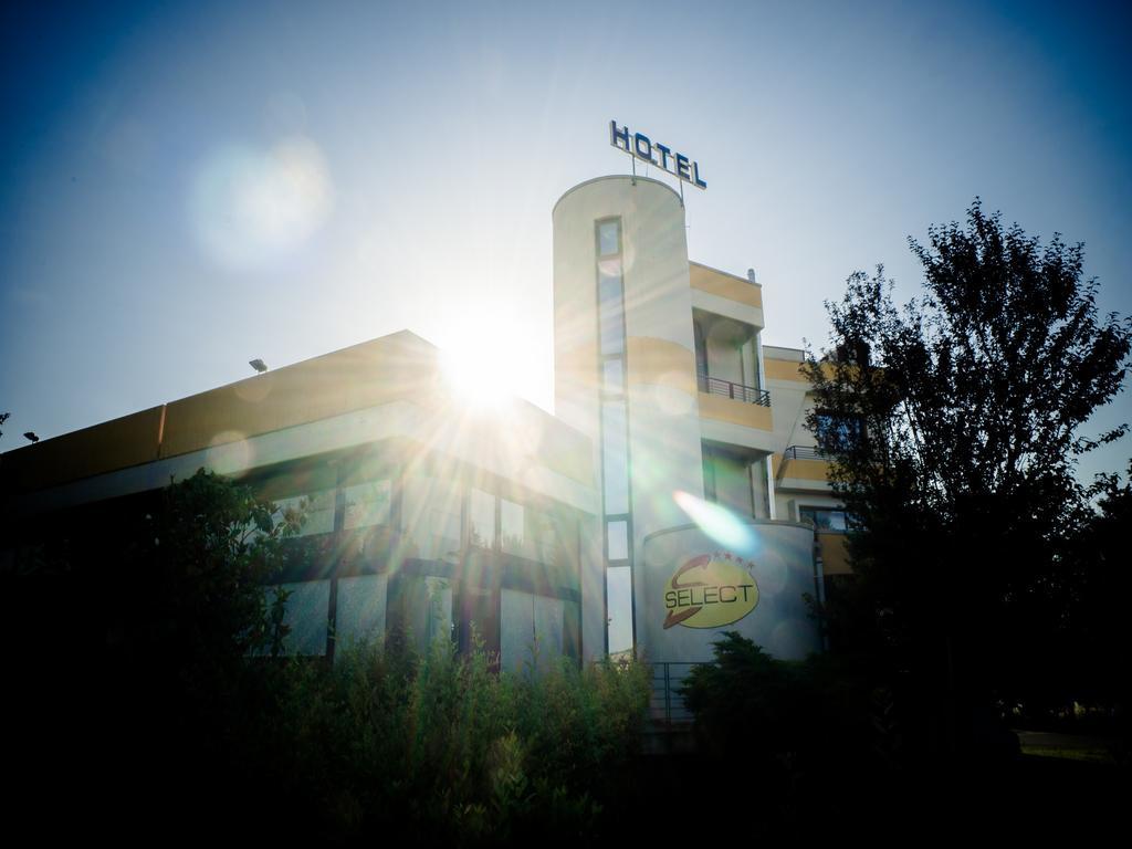 Select Hotel